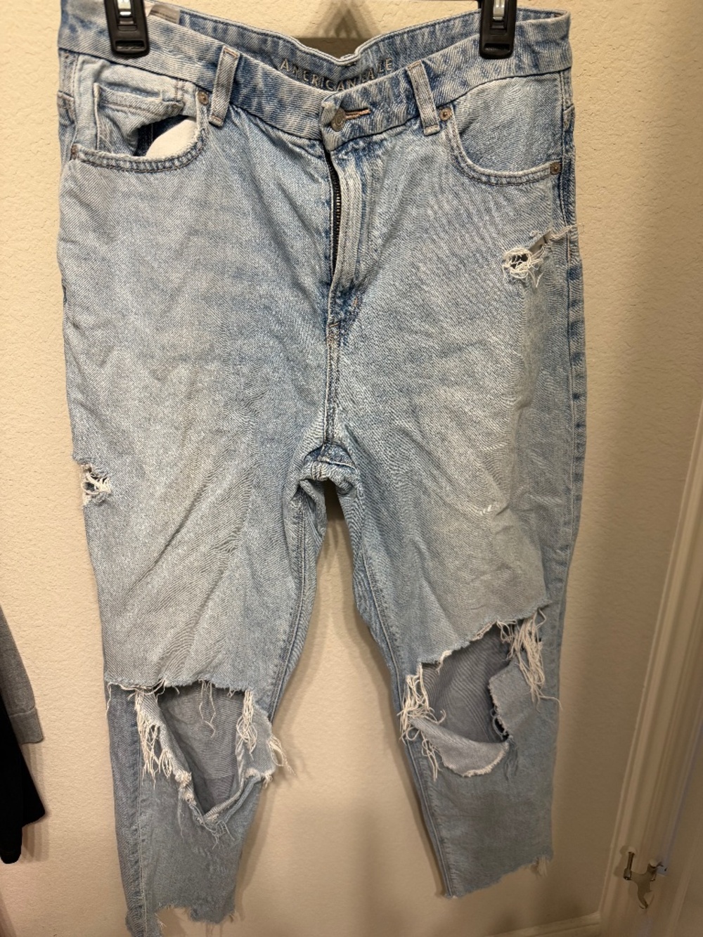 American Eagle Women’s Distressed Stridig Blue Jeans Size 12